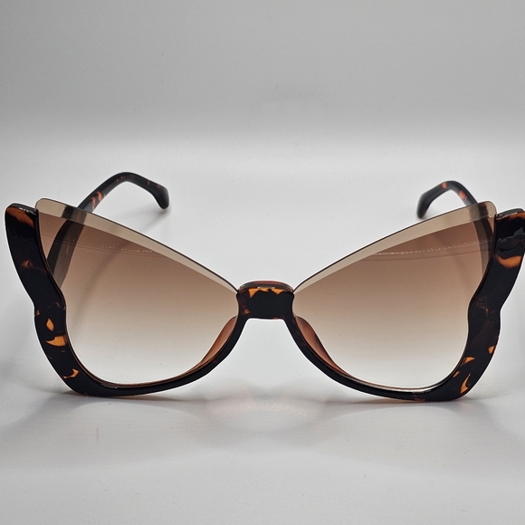 The Monarch - Picture 3 of 5